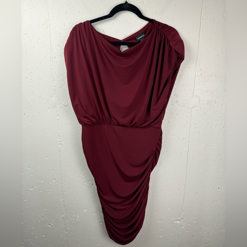 NWT Women’s Torrid Size 0/12 MINI STUDIO KNIT RUCHED DRESS Burgundy Short Sleeve - Picture 2 of 10